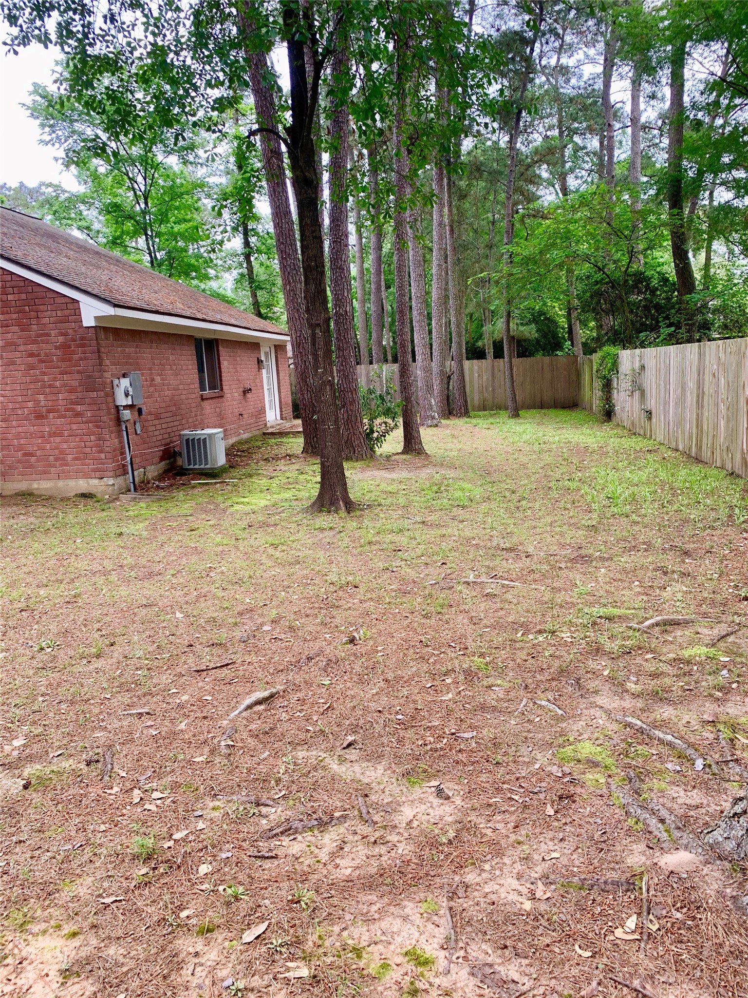 75 East Village Knoll Circle Spring, TX 77381 - Photo 31 of 33 a backyard of a house with barbeque oven