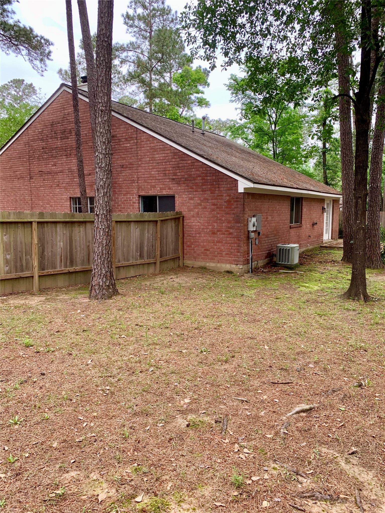 75 East Village Knoll Circle Spring, TX 77381 - Photo 32 of 33 a view of a backyard