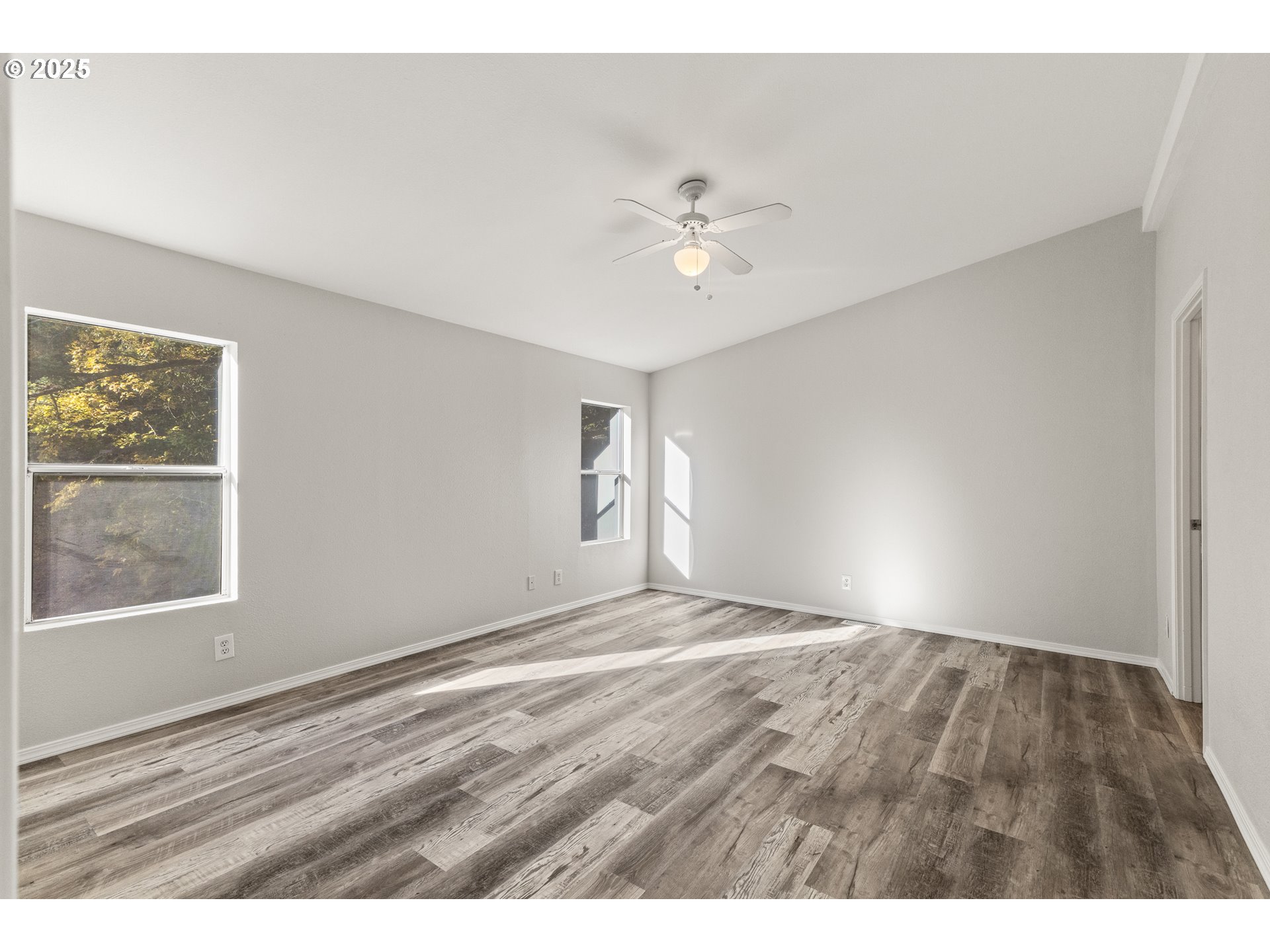 20191 Highway 42 Myrtle Point, OR 97458 - Photo 18 of 41 a view of empty room with wooden floor and fan
