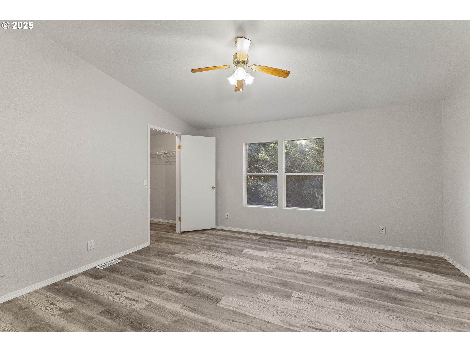 20191 Highway 42 Myrtle Point, OR 97458 - Photo 25 of 41 a view of an empty room with a window