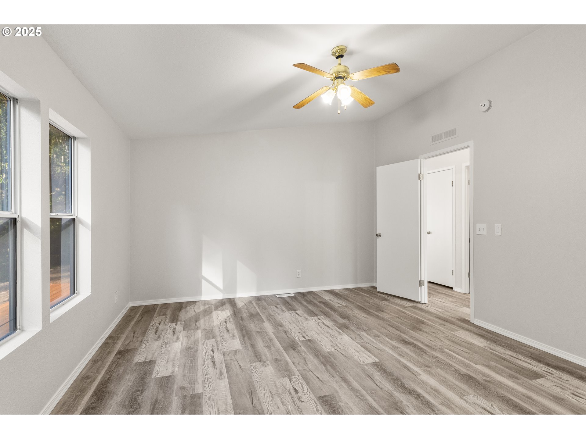 20191 Highway 42 Myrtle Point, OR 97458 - Photo 27 of 41 a view of an empty room with a window