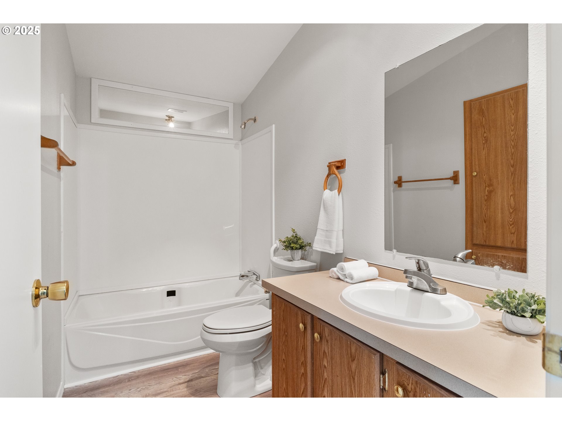 20191 Highway 42 Myrtle Point, OR 97458 - Photo 28 of 41 a bathroom with a sink a toilet and shower