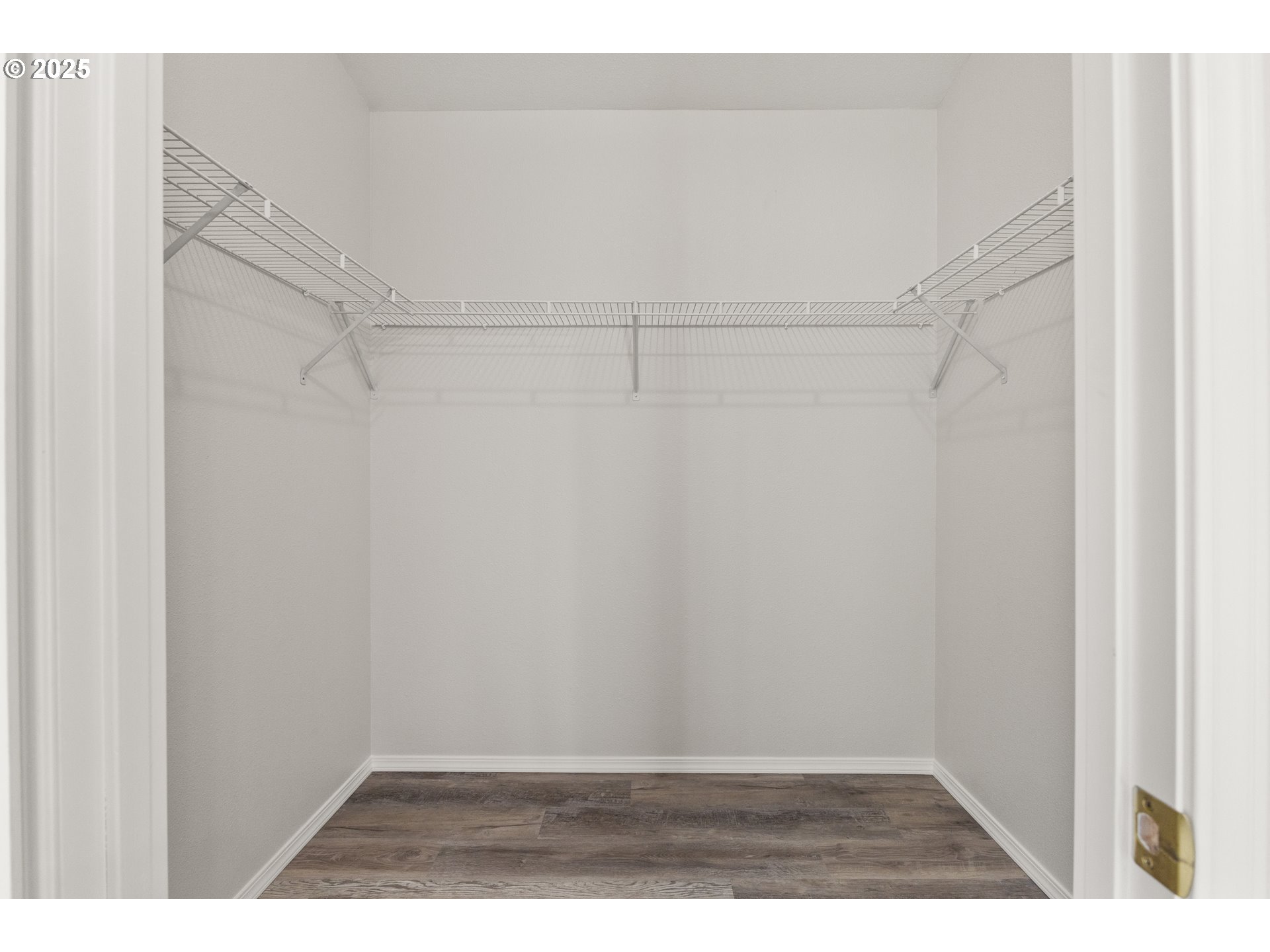 20191 Highway 42 Myrtle Point, OR 97458 - Photo 31 of 41 a view of an empty walk in closet