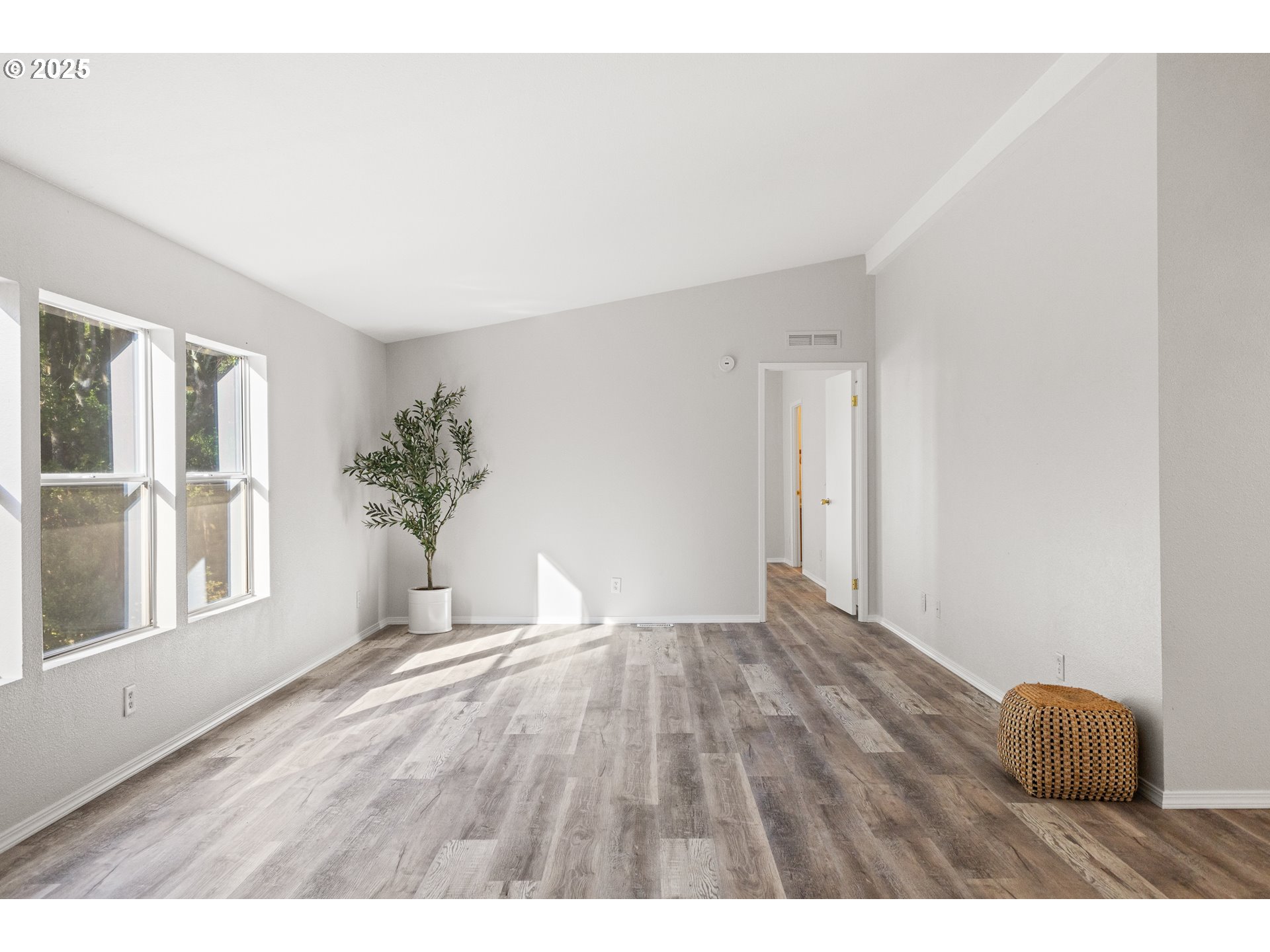 20191 Highway 42 Myrtle Point, OR 97458 - Photo 8 of 41 a view of an empty room and window