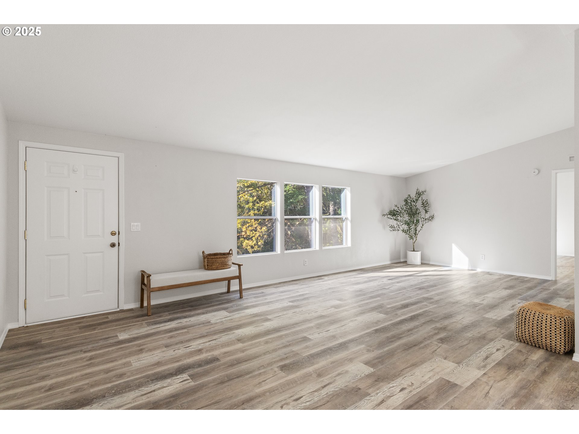 20191 Highway 42 Myrtle Point, OR 97458 - Photo 9 of 41 a view of empty room with wooden floor and fan