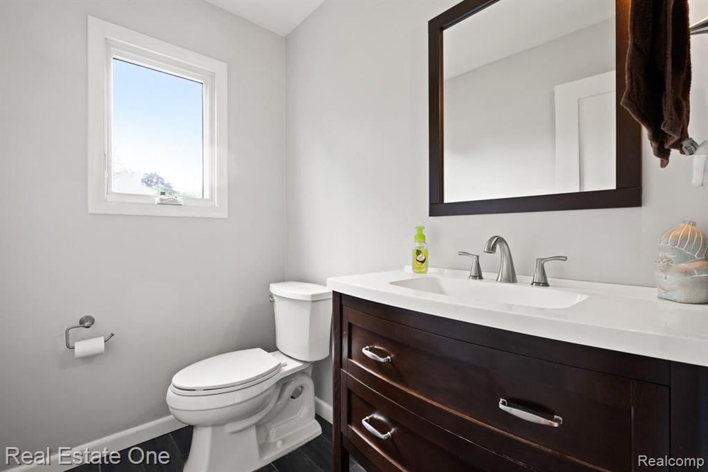 2373 Blockton Road Rochester Hills, MI 48306 - Photo 15 of 35