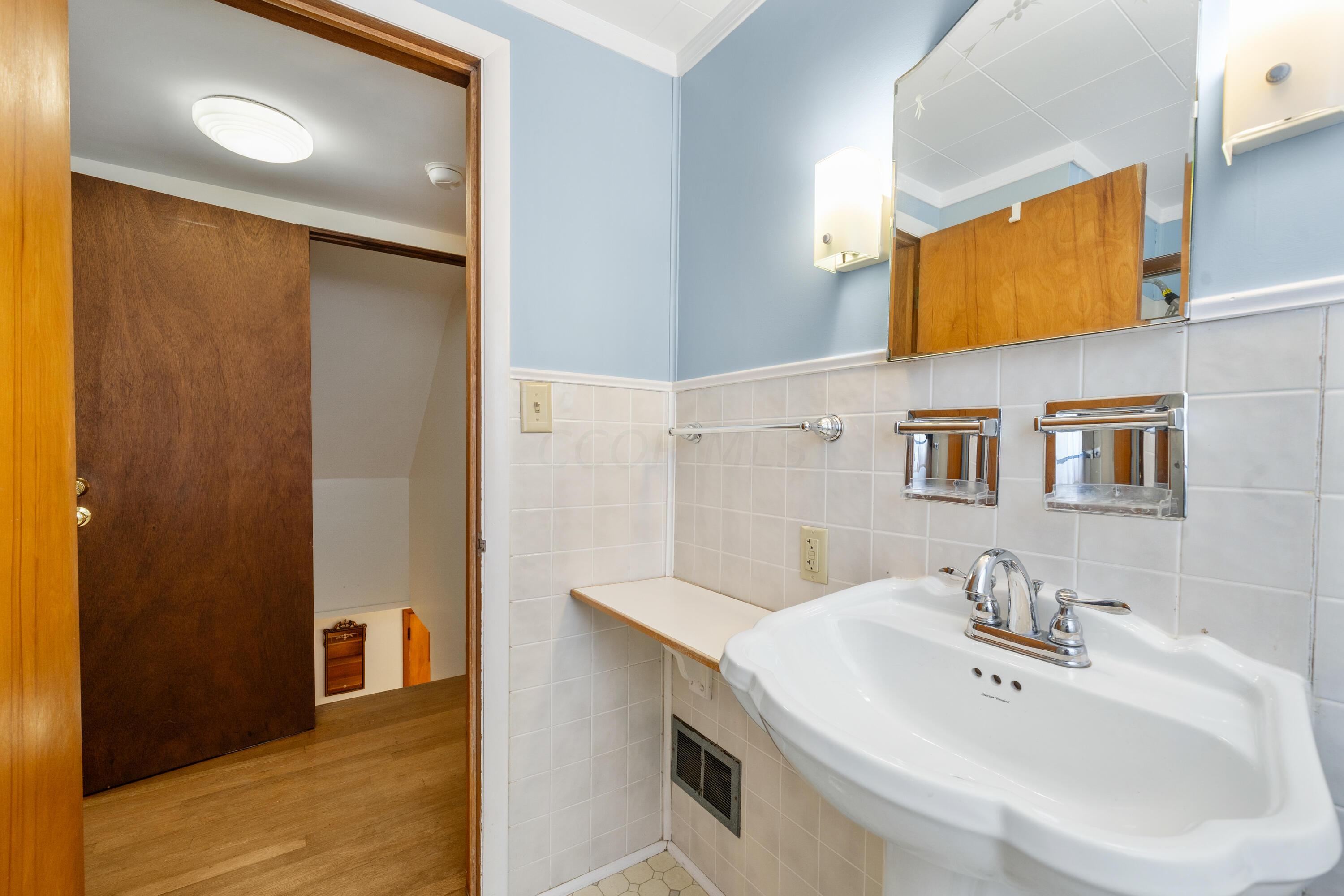 67 North Chesterfield Road Columbus, OH 43209 - Photo 30 of 56 DSC01612