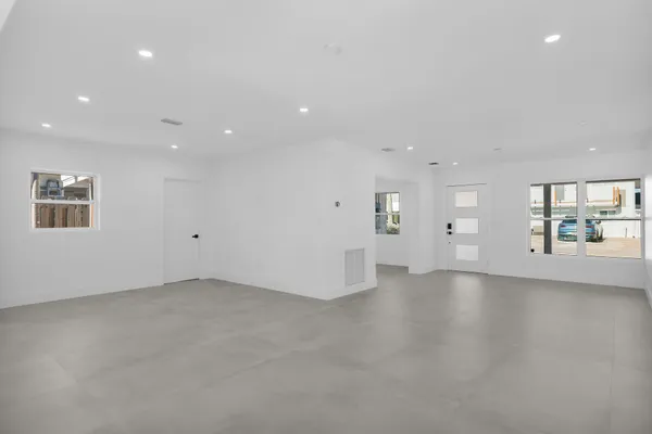 an empty room with windows and pillars in it