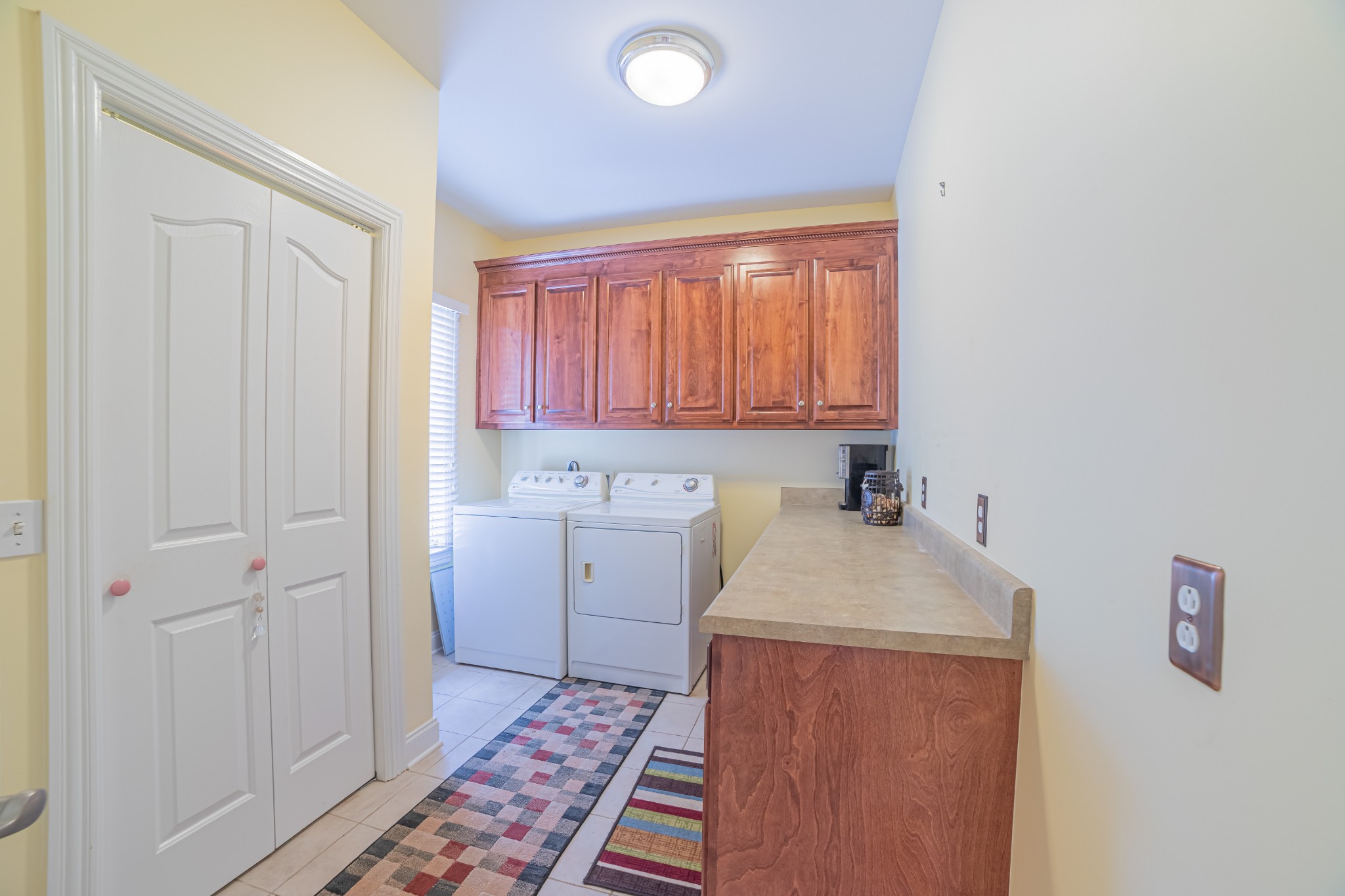 2828 Bains Road Hillsboro, TN 37342 - Photo 32 of 50 a room with a sink and a window
