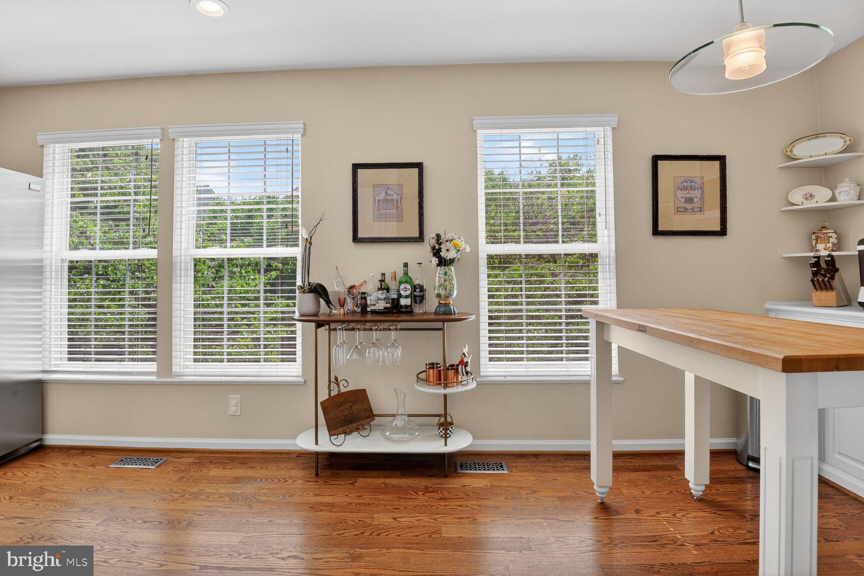 917 Rolfe Place Alexandria, VA 22314 - Photo 11 of 34 a dining room with wooden floor and a window