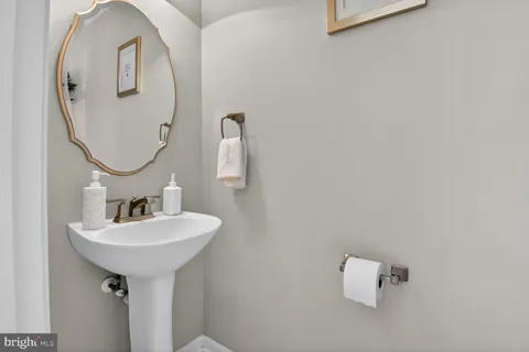 $975,000 | 917 Rolfe Place, Alexandria, VA 22314