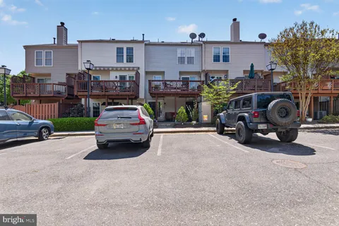 $975,000 | 917 Rolfe Place, Alexandria, VA 22314