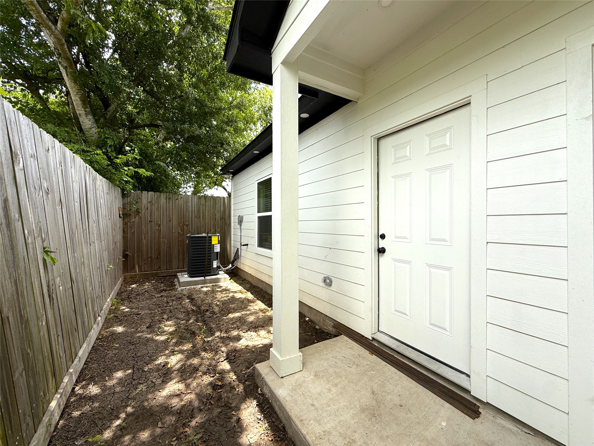 6708 Conley Street, Unit A Houston, TX 77021 - Photo 24 of 24 Back patio area behind the primary bedroom.