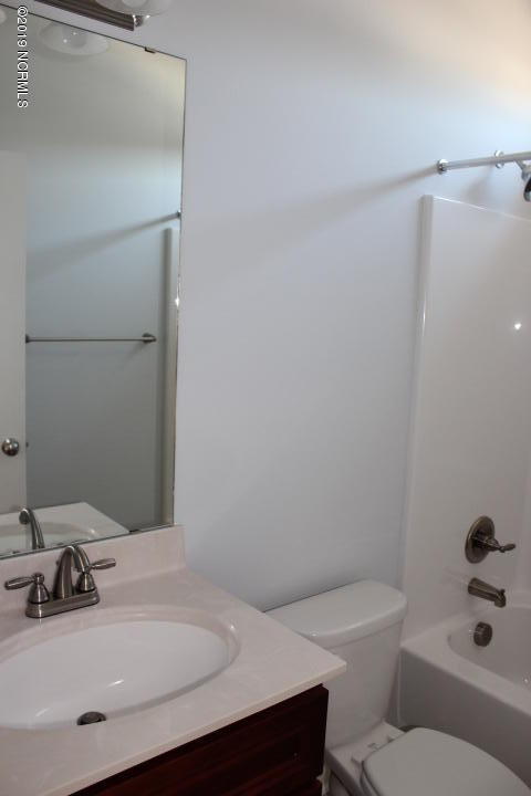 503 Diamond Ridge Court Hubert, NC 28539 - Photo 18 of 36 Hall bathroom