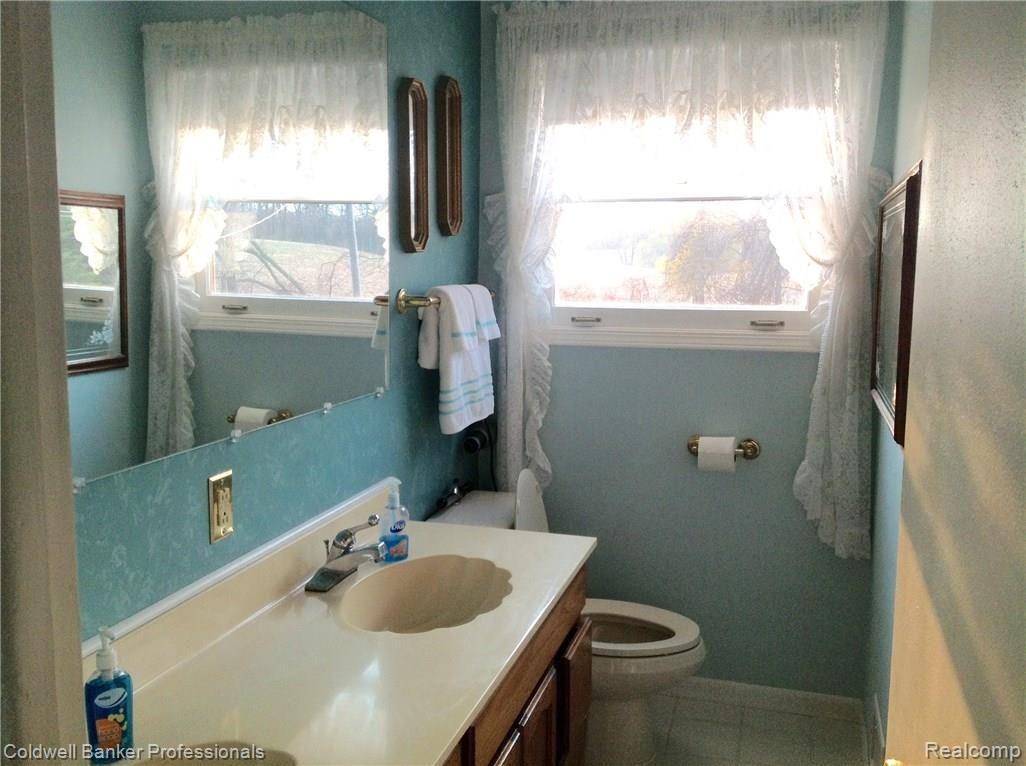 4242 West Brocker Road Metamora, MI 48455 - Photo 14 of 18 Full Bathroom