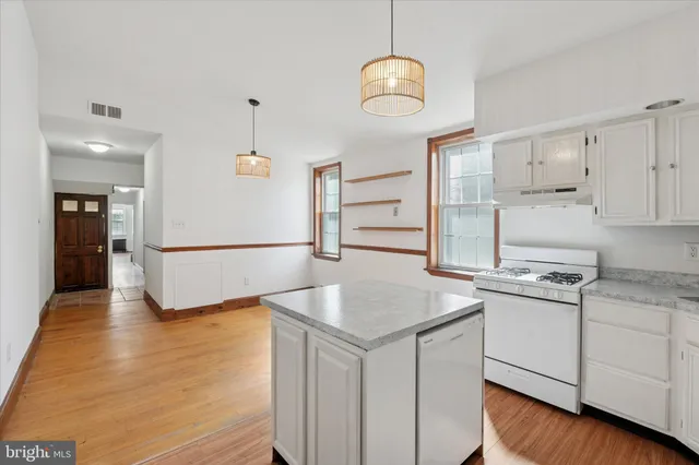 $1,575 | 2972 Richmond Street, Philadelphia, PA 19134