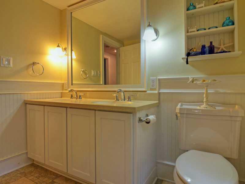 26 Olde Fort Road Cape Elizabeth, ME 04107 - Photo 22 of 25 Bathroom.