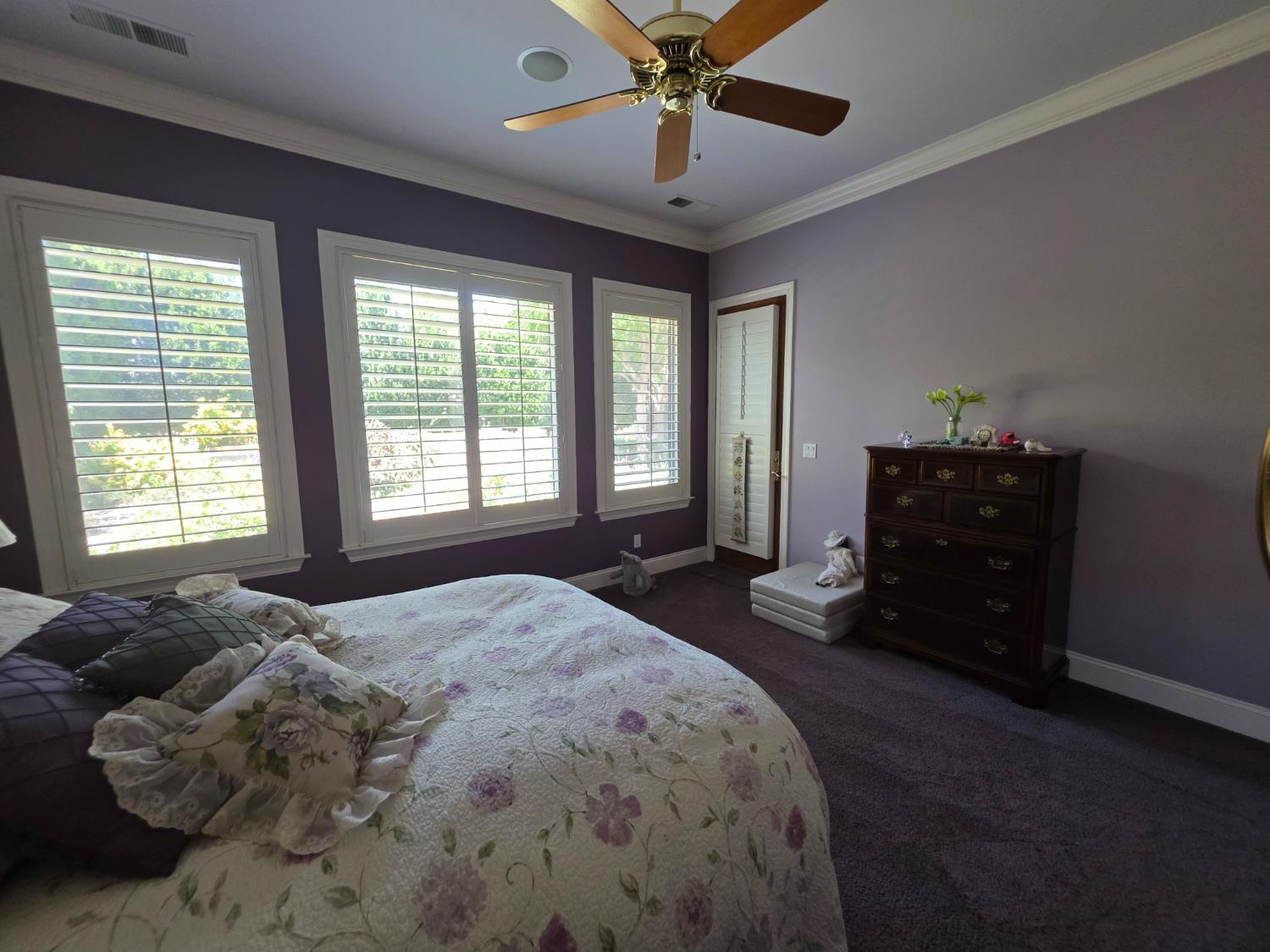 1072 Rorden Avenue Selma, CA 93662 - Photo 24 of 40 a spacious bedroom with a bed and a chandelier