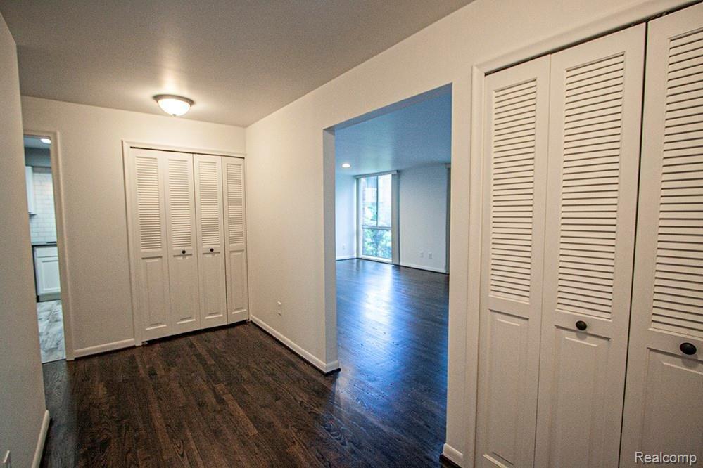 4043 West Maple Road, Unit 102 Bloomfield Hills, MI 48301 - Photo 11 of 22 IMG_6529.jpg