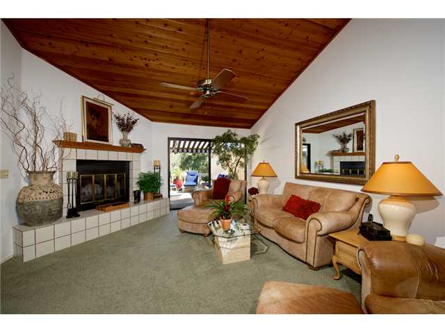 8553 Circle R Valley Lane Escondido, CA 92026 - Photo 8 of 25 Gallery Image 8
