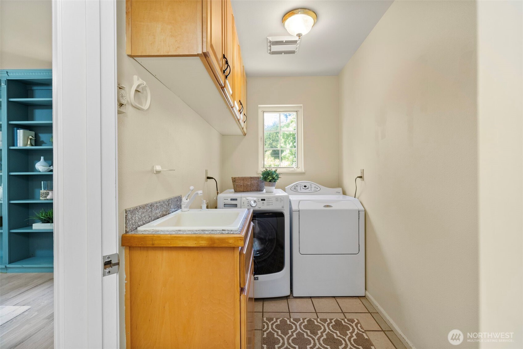 1757 Maple Street Port Townsend, WA 98368 - Photo 23 of 40 a utility room with dryer and washer