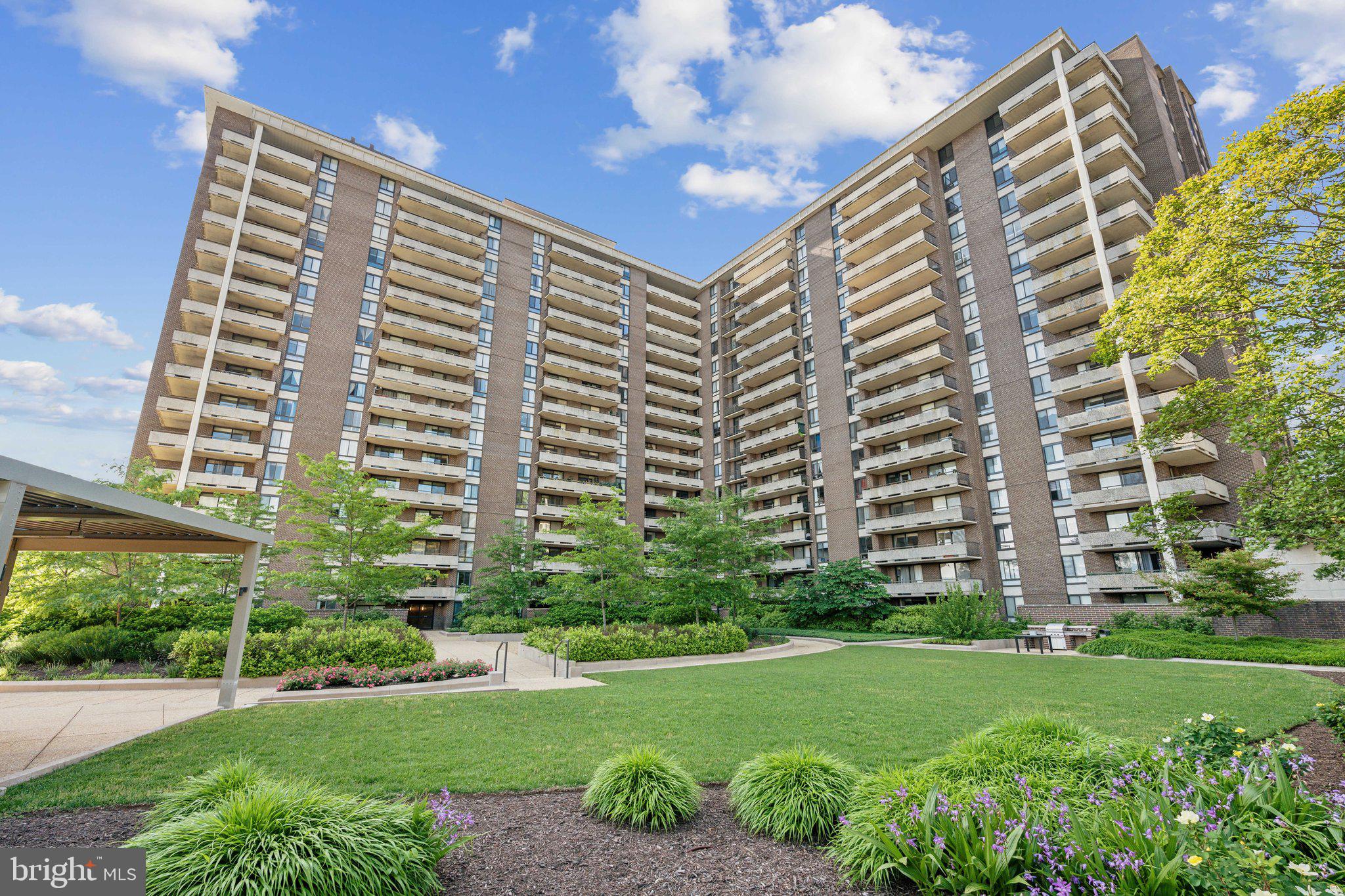 1800 Old Meadow Road, Unit 115 McLean, VA 22102 - Photo 1 of 35 a view of a large building