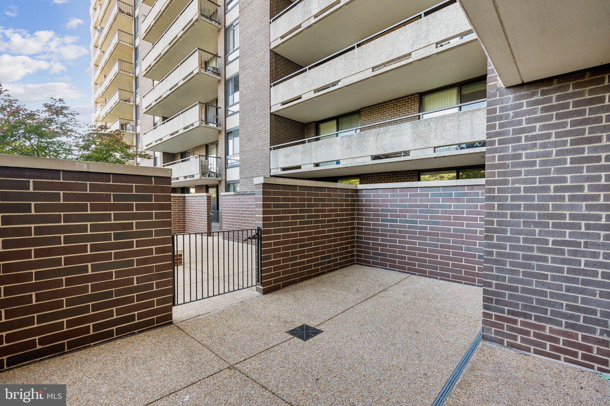 1800 Old Meadow Road, Unit 115 McLean, VA 22102 - Photo 29 of 35 a view of a brick wall of building