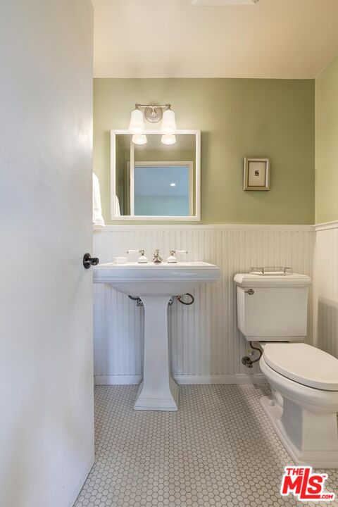 751 Teakwood Road Los Angeles, CA 90049 - Photo 11 of 46 a bathroom with a sink toilet and mirror