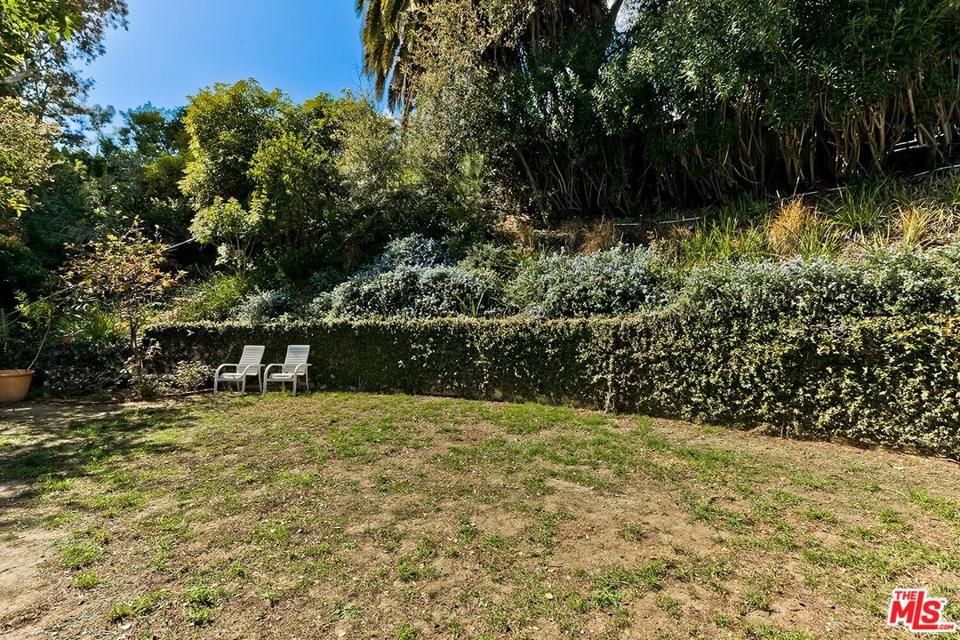 751 Teakwood Road Los Angeles, CA 90049 - Photo 40 of 46 a view of backyard with green space