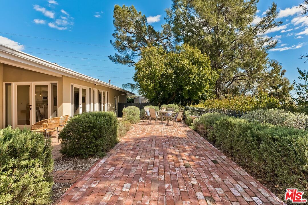 751 Teakwood Road Los Angeles, CA 90049 - Photo 41 of 46 a view of a patio with couches plants and large trees