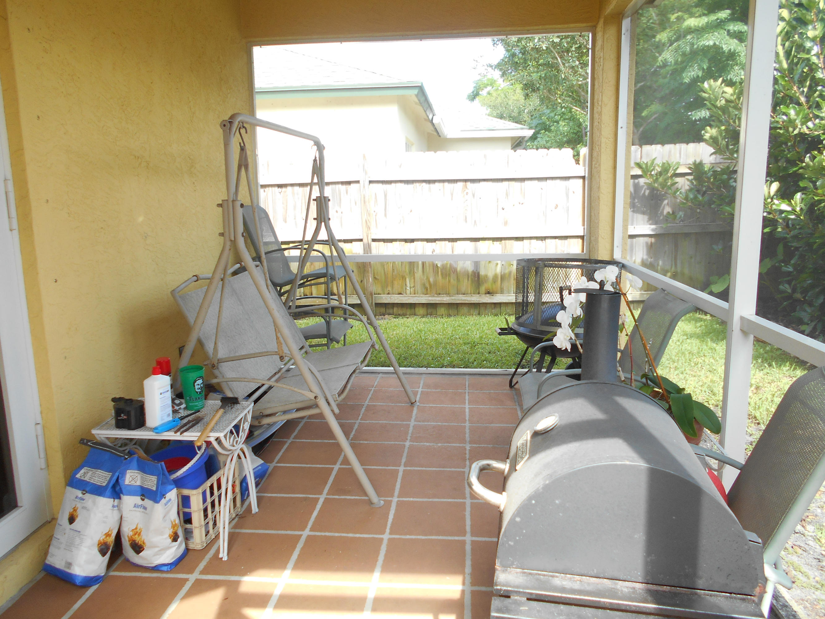 2024 Prairie Key Road Palm Springs, FL 33406 - Photo 10 of 17 Screed patio