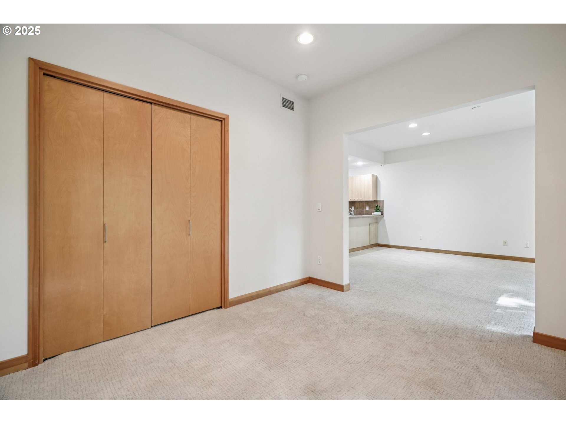 300 West 8th Street, Unit 206 Vancouver, WA 98660 - Photo 17 of 42 a view of an empty room and a window