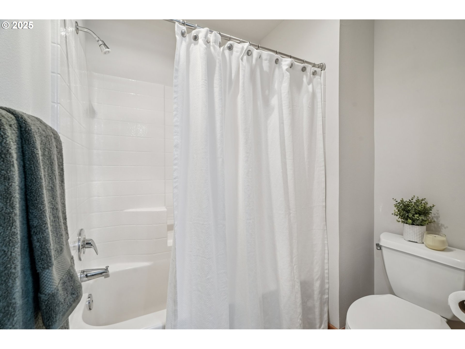 300 West 8th Street, Unit 206 Vancouver, WA 98660 - Photo 26 of 42 a bathroom with a shower curtain and a sink