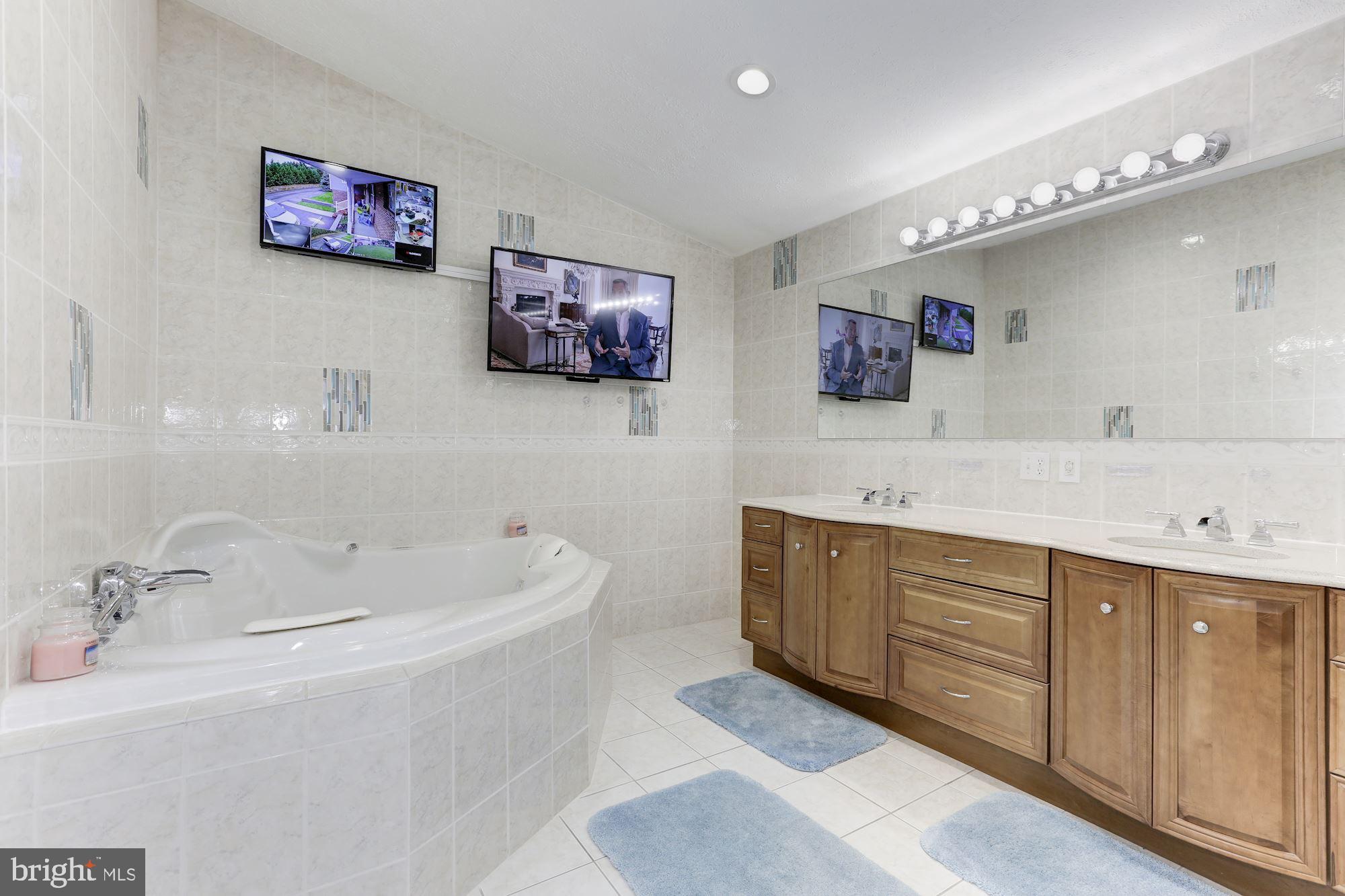 1723 Bayside Beach Road Pasadena, MD 21122 - Photo 28 of 67 Master bath