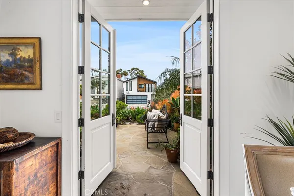 $5,250,000 | 320 Heliotrope Avenue, Corona del Mar, CA 92625