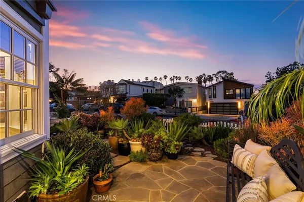 $5,250,000 | 320 Heliotrope Avenue, Corona del Mar, CA 92625