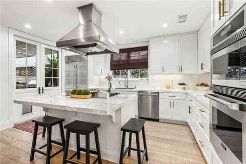 $5,250,000 | 320 Heliotrope Avenue, Corona del Mar, CA 92625