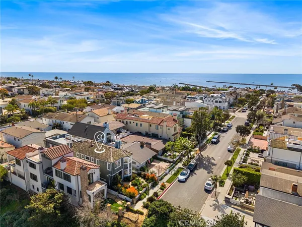 $5,250,000 | 320 Heliotrope Avenue, Corona del Mar, CA 92625