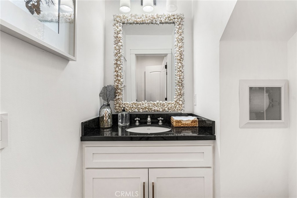 320 Heliotrope Avenue Corona del Mar, CA 92625 - Photo 29 of 70