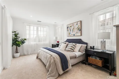 $5,250,000 | 320 Heliotrope Avenue, Corona del Mar, CA 92625