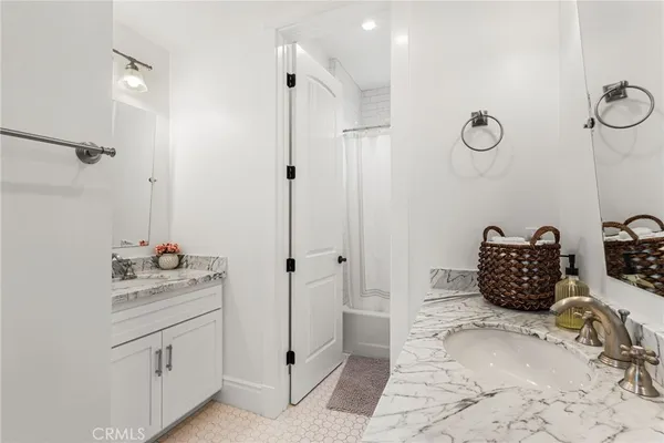 $5,250,000 | 320 Heliotrope Avenue, Corona del Mar, CA 92625