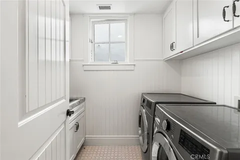 $5,250,000 | 320 Heliotrope Avenue, Corona del Mar, CA 92625