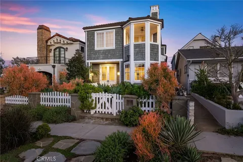 $5,250,000 | 320 Heliotrope Avenue, Corona del Mar, CA 92625