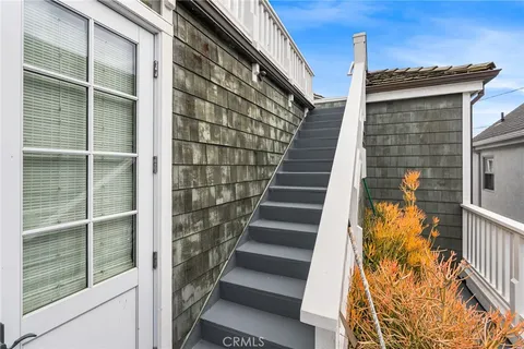 $5,250,000 | 320 Heliotrope Avenue, Corona del Mar, CA 92625