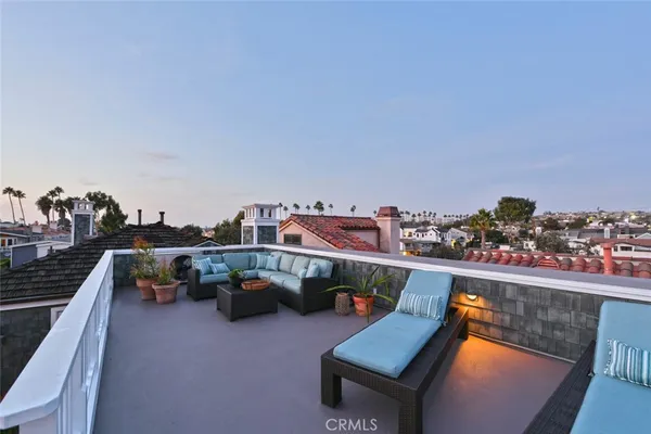 $5,250,000 | 320 Heliotrope Avenue, Corona del Mar, CA 92625
