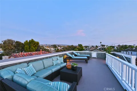 $5,250,000 | 320 Heliotrope Avenue, Corona del Mar, CA 92625