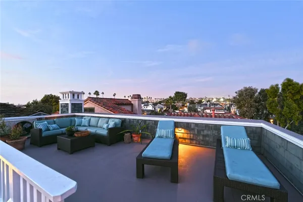 $5,250,000 | 320 Heliotrope Avenue, Corona del Mar, CA 92625