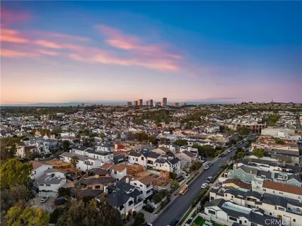 $5,250,000 | 320 Heliotrope Avenue, Corona del Mar, CA 92625
