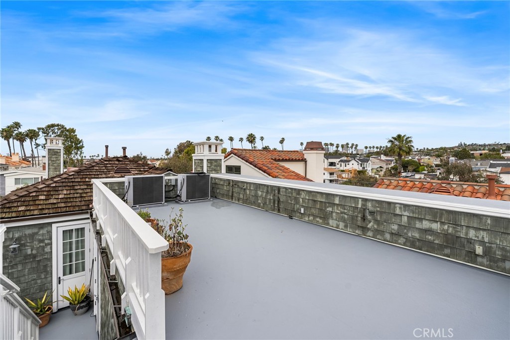320 Heliotrope Avenue Corona del Mar, CA 92625 - Photo 57 of 70