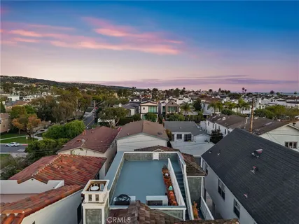 $5,250,000 | 320 Heliotrope Avenue, Corona del Mar, CA 92625